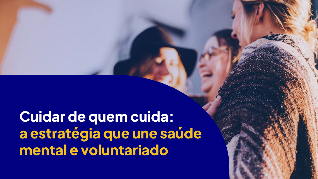 Grupo de mulheres conversando e rindo em um momento de acolhimento, ilustrando a conexão entre saúde mental e voluntariado corporativo