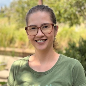 Foto de Fernanda Sakamoto, consultora sênior da Conexão Trabalho